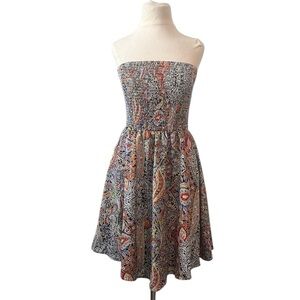 Women’s strapless paisley dress